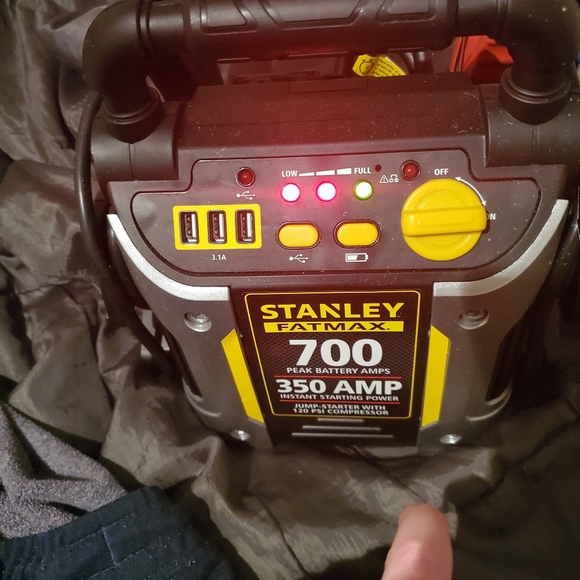 Stanley Fatmax 700AMP Car Jump Starter - Picture 2 of 3